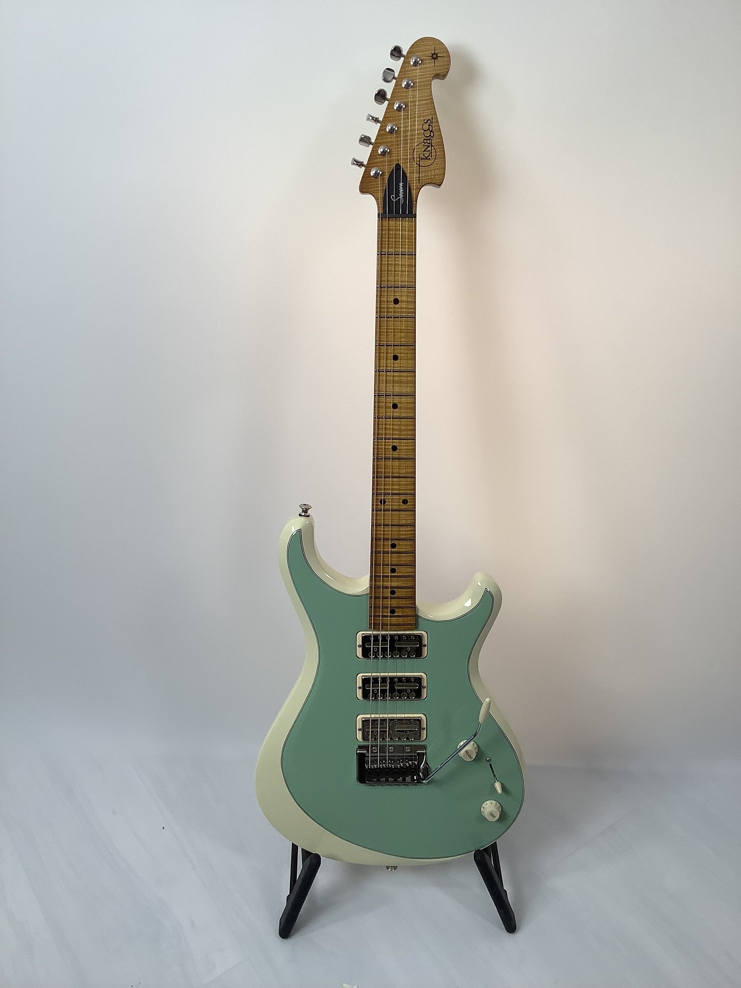 Knaggs Severn Willow Green/ Cream