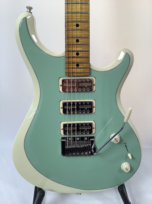 Knaggs Severn Willow Green/ Cream