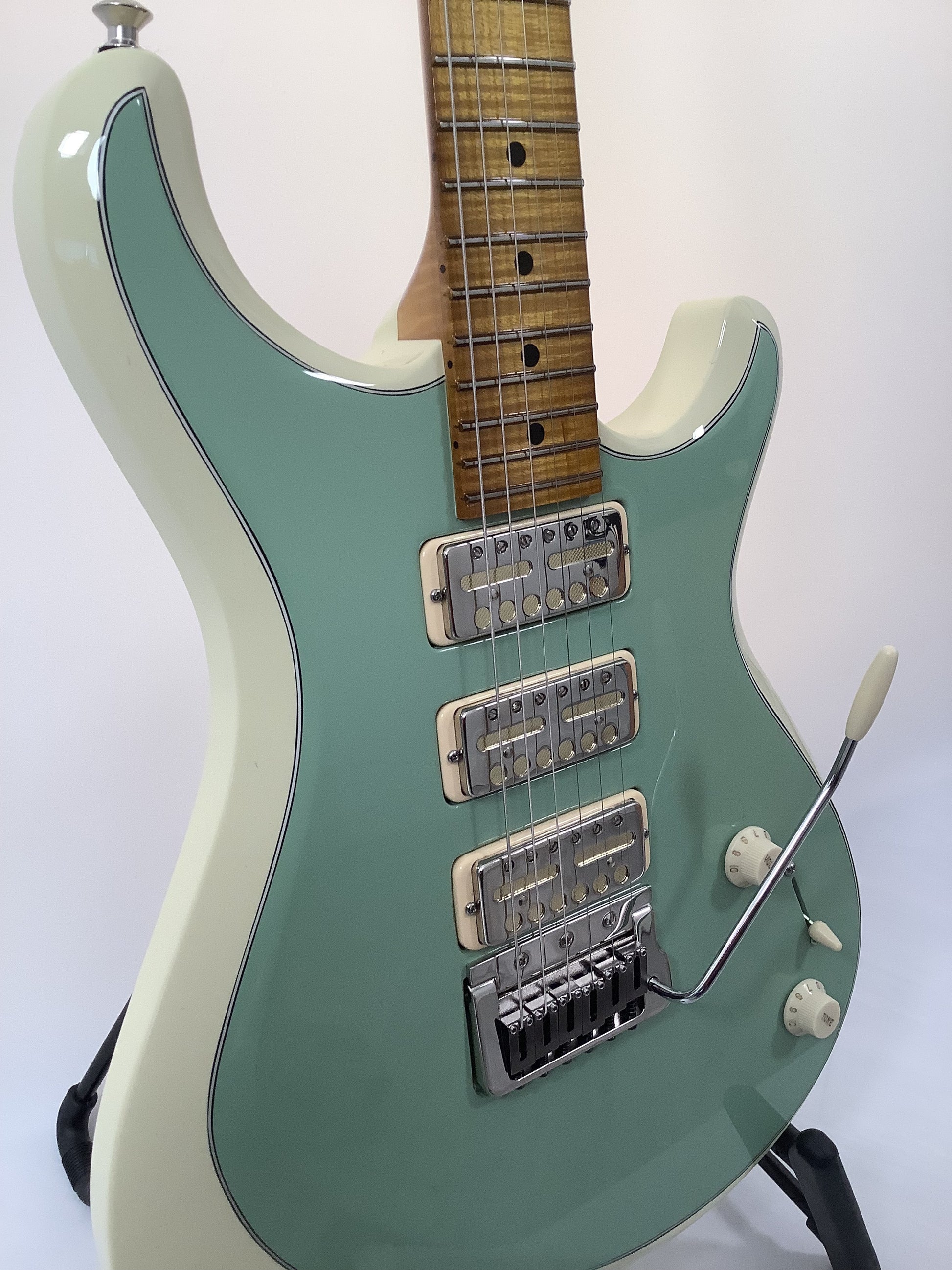 Knaggs Severn Willow Green/ Cream