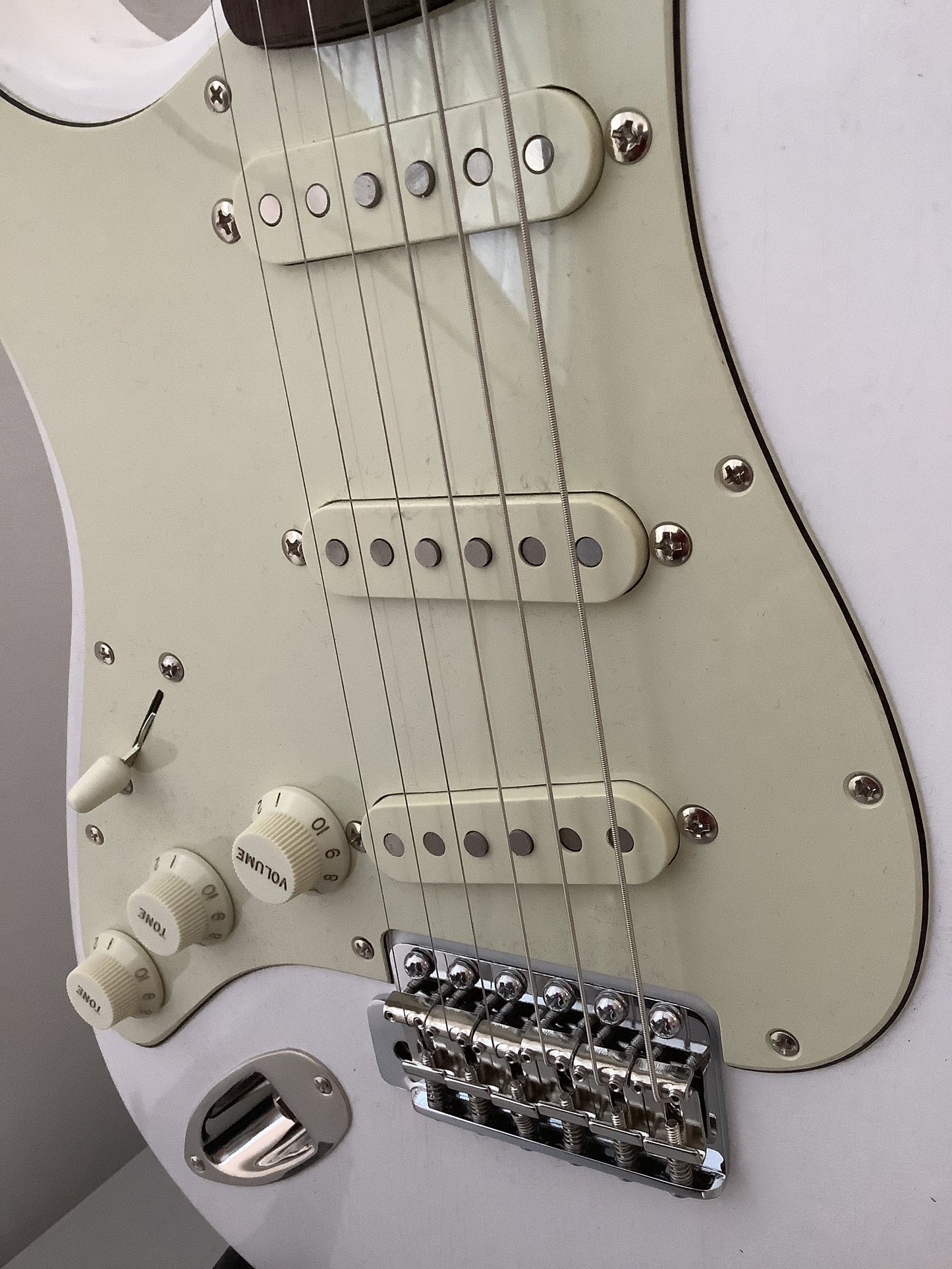 LsL Instruments Saticoy SSS Left Hand Vintage White