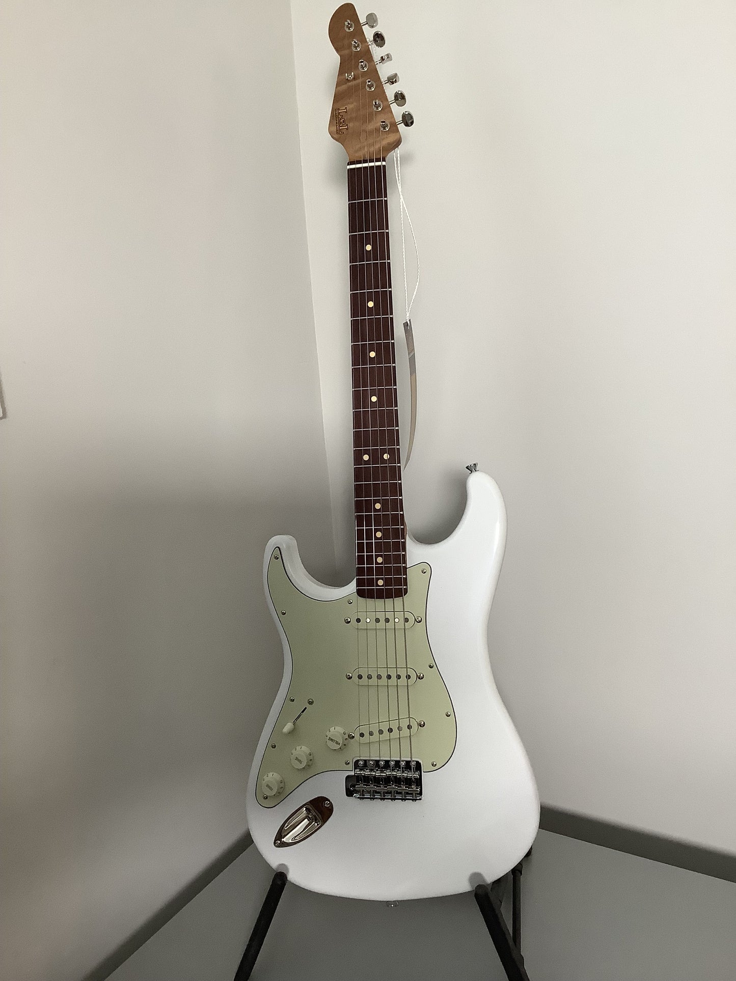 LsL Instruments Saticoy SSS Left Hand Vintage White