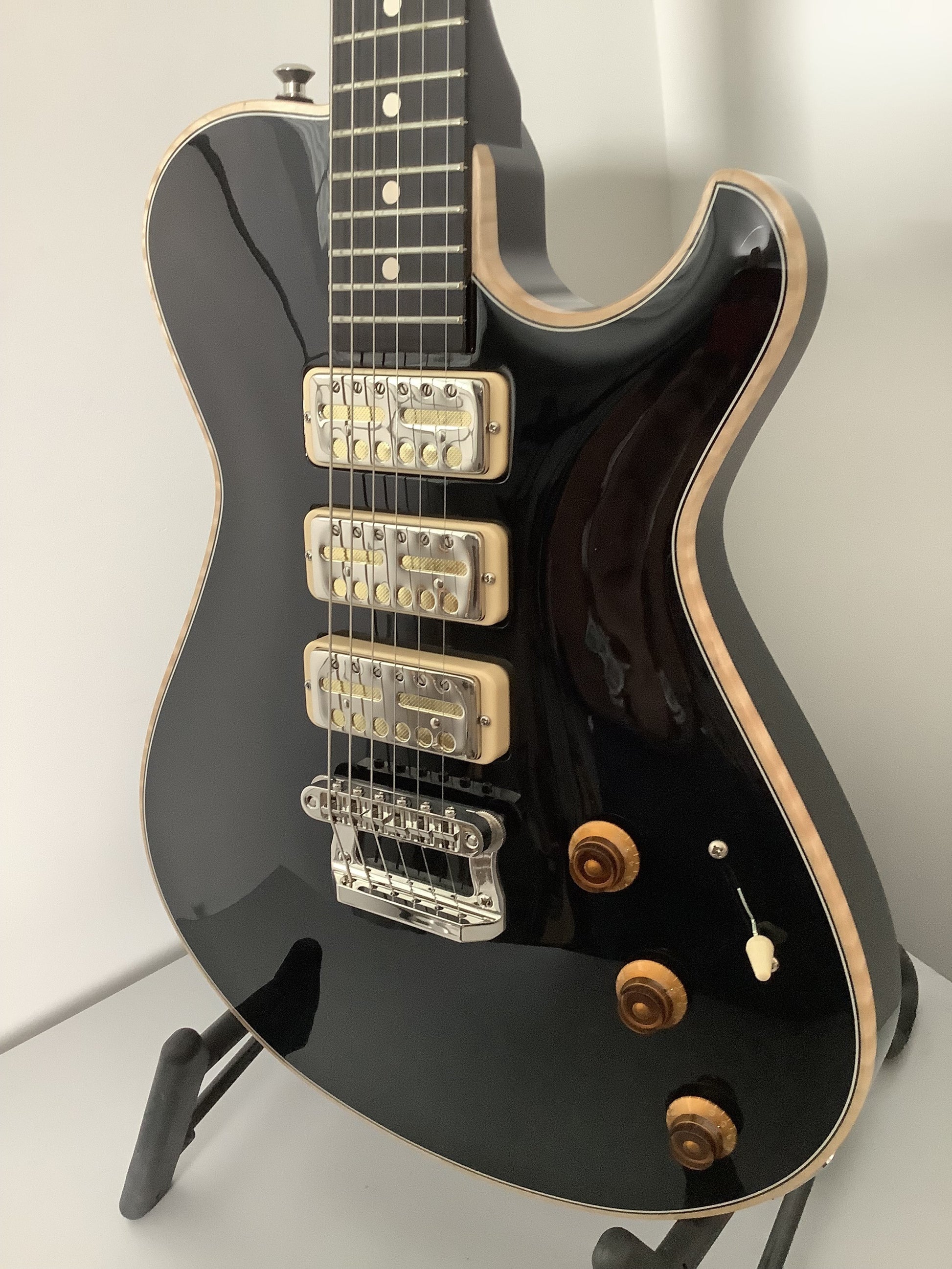 Knaggs Kenai Black Gold Foils